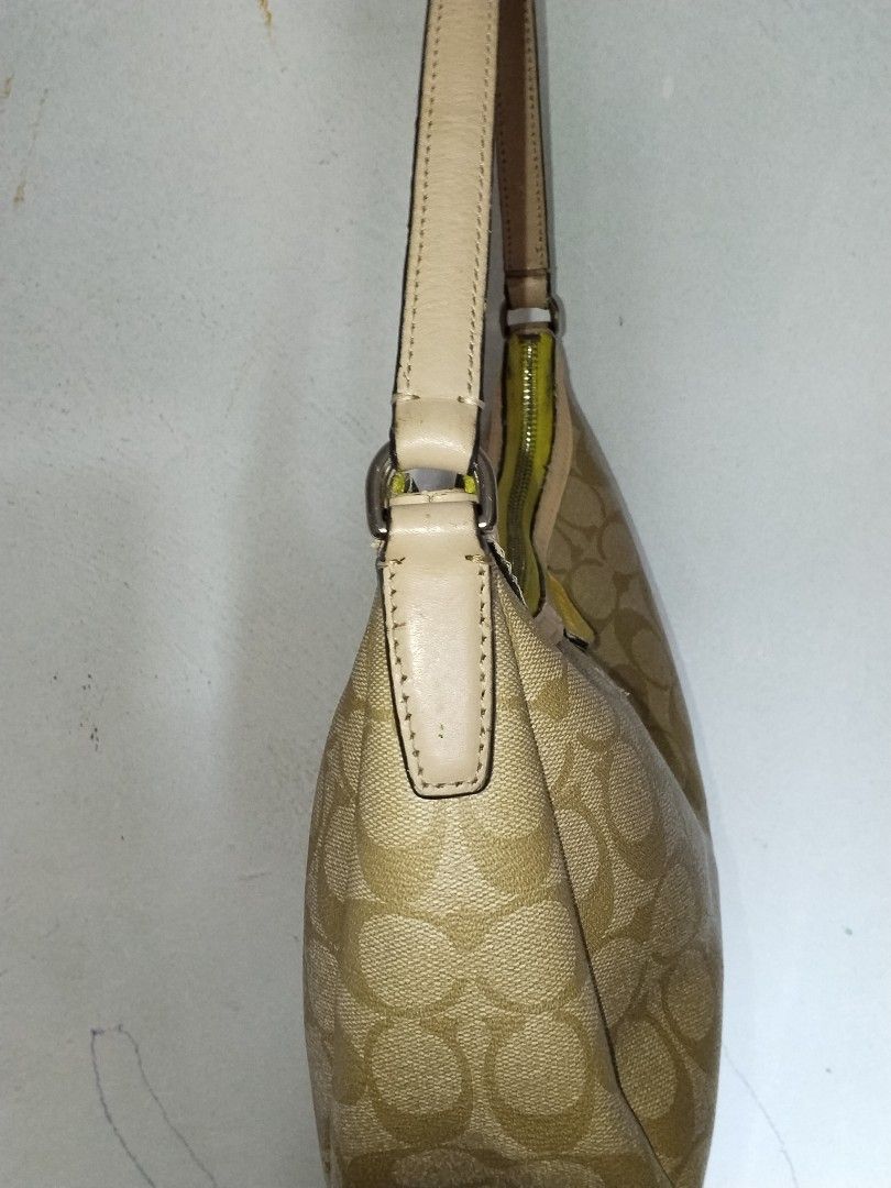 Coach kili 6 (Category: Luxury Bags & Wallets) located in Cavite. Submitted by bagssection04 (Listing ID 1467365907, Image 2). Description: coach kili 6 pure leather kaaya long wallet.