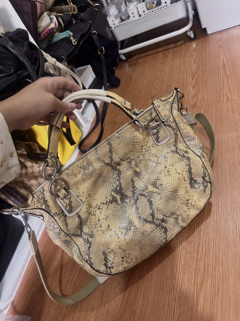Coach Kristin Snakeskin Python Large Satchel Shoulder Bag Beige Brown Y2K (Category: Shoulder Bags) located in Marikina City. Submitted by poshavenue_boutique (Listing ID 1467576116, Image 3). Description: 👜 Authentic Coach Kristin Snakeskin Print Large Satchel Shoulder Bag Beige Brown Y2K 🏷️ ₱3,200 Condition: Still in Good Preloved Condition Details: • Authentic Coach Kristin (seller-confirmed) • Secondhand / preloved item • Beige and yellow s