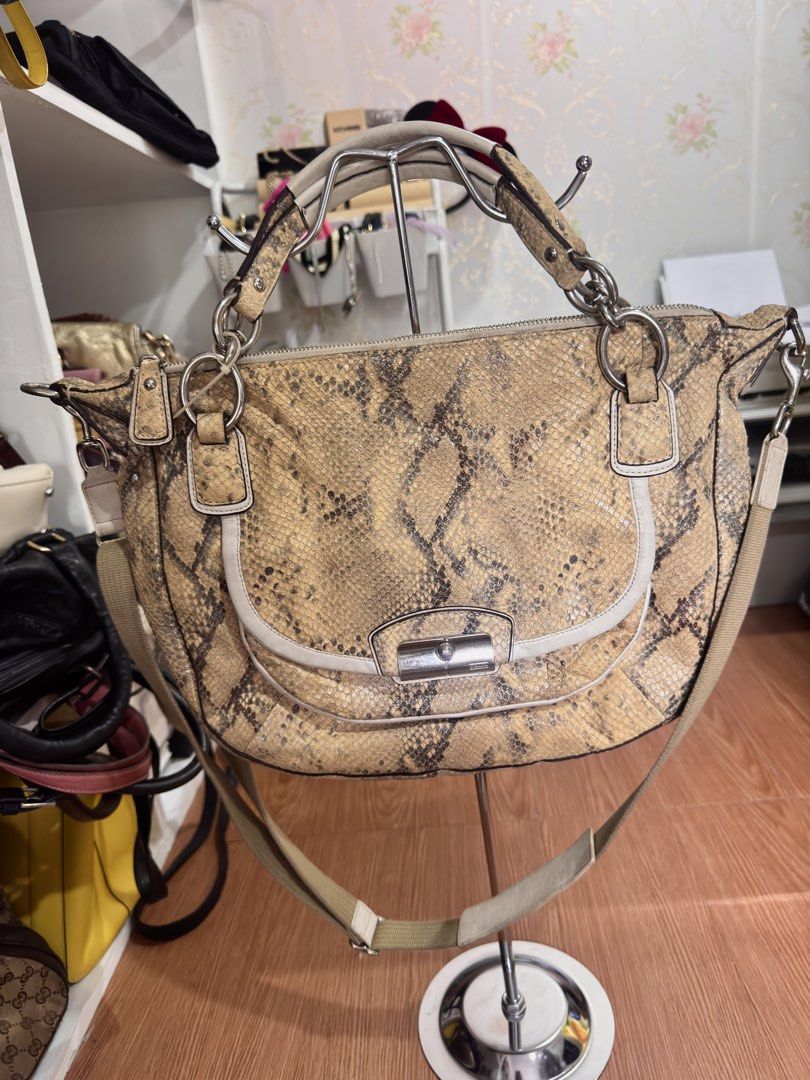 Coach Kristin Snakeskin Python Large Satchel Shoulder Bag Beige Brown Y2K (Category: Shoulder Bags) located in Marikina City. Submitted by poshavenue_boutique (Listing ID 1467576116, Image 1). Description: 👜 Authentic Coach Kristin Snakeskin Print Large Satchel Shoulder Bag Beige Brown Y2K 🏷️ ₱3,200 Condition: Still in Good Preloved Condition Details: • Authentic Coach Kristin (seller-confirmed) • Secondhand / preloved item • Beige and yellow s