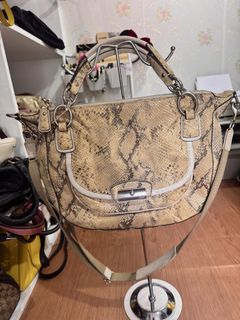 (Category: ) located in . Submitted by poshavenue_boutique (Listing ID 1467576116, Image 1). Description: .