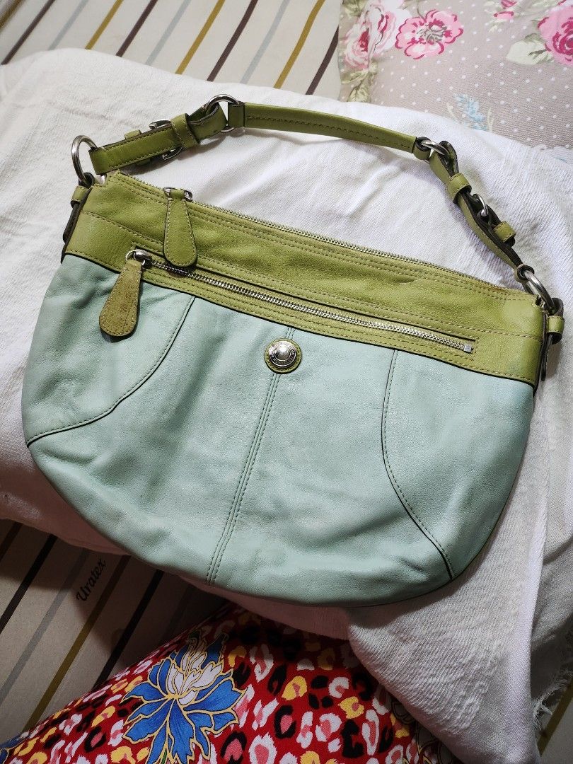 Coach Laura Hobo bag (Category: Luxury Bags & Wallets) located in Tagum. Submitted by _skybagph (Listing ID 1467392863, Image 1). Description: negotiable authentic coach payment first ✨️.
