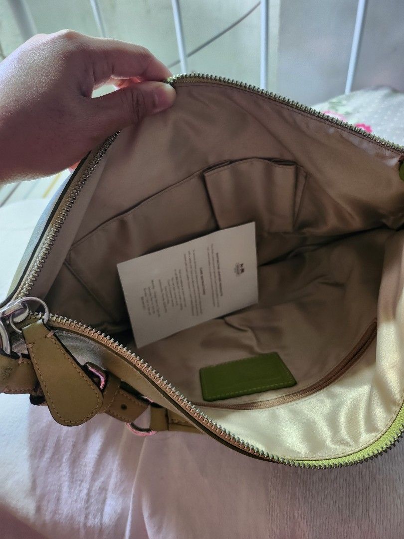 Coach Laura Hobo bag (Category: Luxury Bags & Wallets) located in Tagum. Submitted by _skybagph (Listing ID 1467392863, Image 3). Description: negotiable authentic coach payment first ✨️.