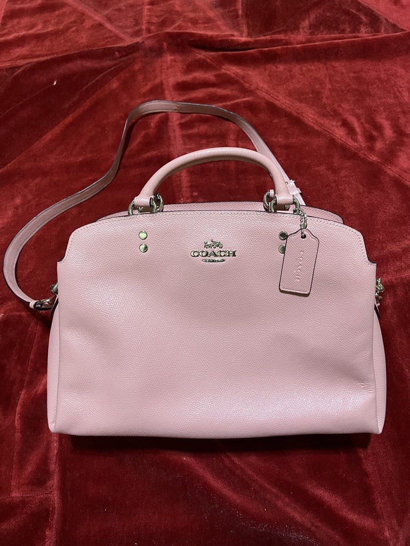 Coach Lillie Carryall (Category: Luxury Bags & Wallets) located in San Pablo. Submitted by lordpocholo (Listing ID 1467376613, Image 1). Description: Coach Lillie Carryall Like new Selling for 8.5k only Orig price $428 With care card With dustbag San Pablo City Laguna meet up or nearby places.