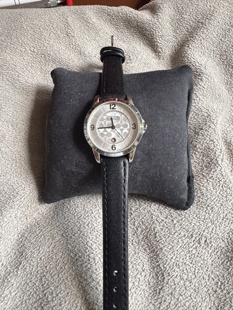 Coach Logo watch vintage (Category: Luxury Watches) located in Muntinlupa City. Submitted by felma31 (Listing ID 1467434558, Image 3). Description: Original Coach Logo Watch w/ Black Leather Band .