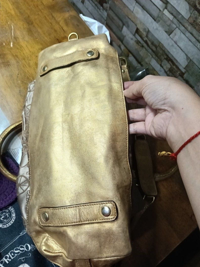 Coach Metallic Gold Carriage Print Satchel Handbag (Category: Luxury Bags & Wallets) located in Quezon City. Submitted by bshoppe_ (Listing ID 1467486708, Image 3). Description: - Brand: Coach - Style: Satchel with detachable shoulder strap - Material: Beige horse and carriage print fabric with metallic gold and gold leather trim - Closure & Interior: Zip top closure, brown fabric lining, interior zip and slip pockets - Condition: Handles show we