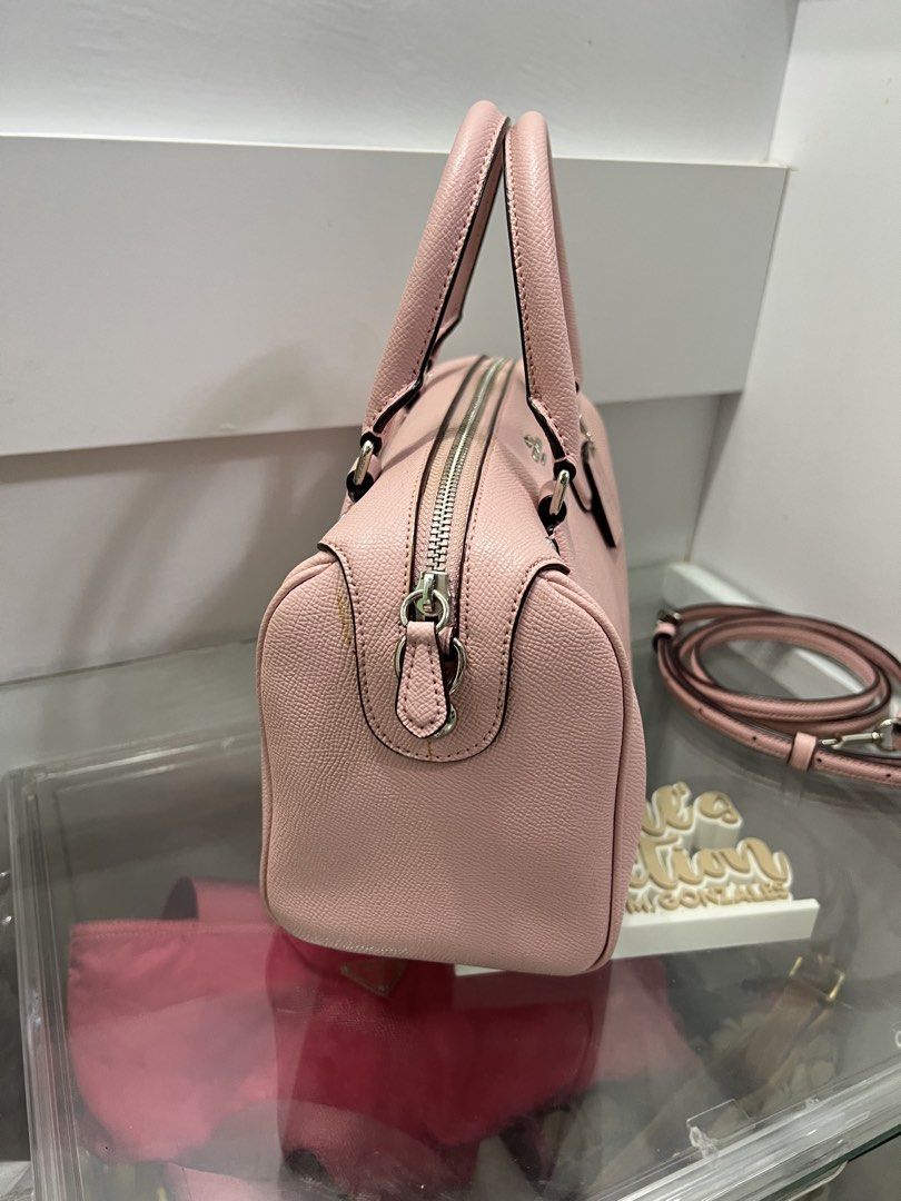 Coach Mini Bennett Pink (Category: Cross-body Bags) located in Cabanatuan. Submitted by cristalcollection (Listing ID 1467450471, Image 2). Description: Co ach Peyton Signature Cora Domed 💯 4,200 Php very good cond, signs of usages minimal rubs in the creed, dirt in the lining .