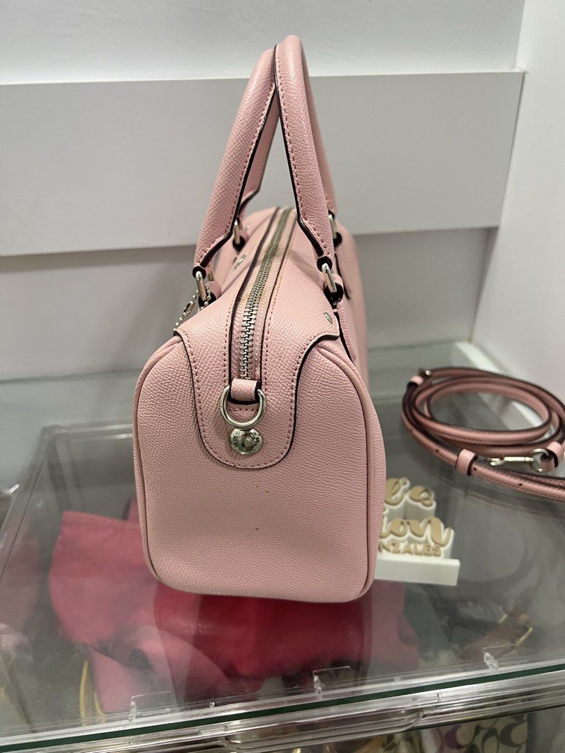 Coach Mini Bennett Pink (Category: Cross-body Bags) located in Cabanatuan. Submitted by cristalcollection (Listing ID 1467450471, Image 3). Description: Co ach Peyton Signature Cora Domed 💯 4,200 Php very good cond, signs of usages minimal rubs in the creed, dirt in the lining .