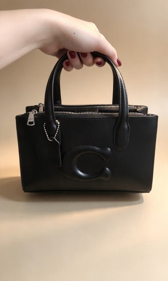 Coach Nina (Category: Cross-body Bags) located in Makati City. Submitted by themarketden (Listing ID 1467368609, Image 1). Description: 100% Japan Sourced.