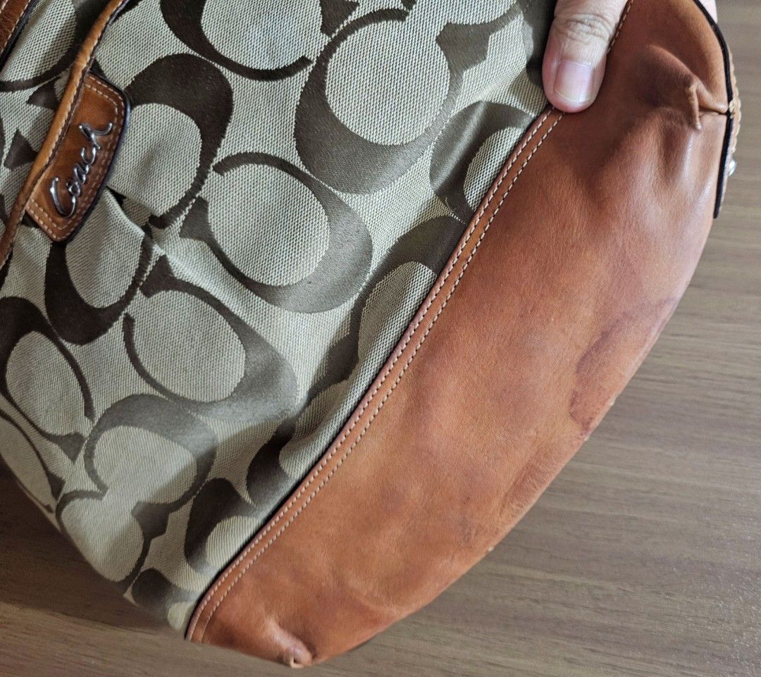Coach Park Eastwest dufe (Category: Tote Bags) located in Manila. Submitted by shopaholicmimi (Listing ID 1467563063, Image 3). Description: 📍preloved with flaws (please see photos) not ergo, legacy, vintage, soho, saddle, zoe, carly, eastwest, patchwork, rare, canvas, signature, laurel, kili.