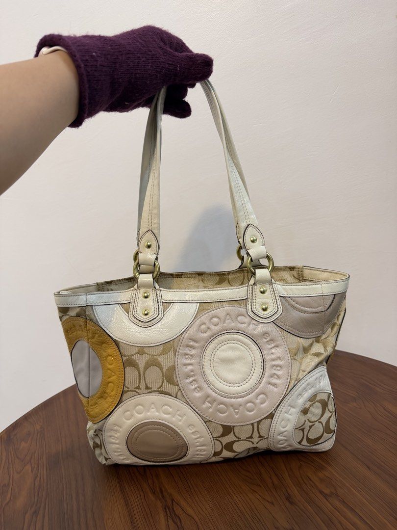 Coach Patchwork Tote (Category: Luxury Bags & Wallets) located in San Fernando. Submitted by gbagscollection (Listing ID 1467374402, Image 3). Description: Fixed Price No issue Minimal sign of use With provided dustbag.