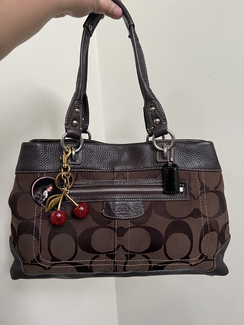 Coach Penelope (Category: Luxury Bags & Wallets) located in Cagayan de Oro. Submitted by kc_missy (Listing ID 1467423251, Image 1). Description: .
