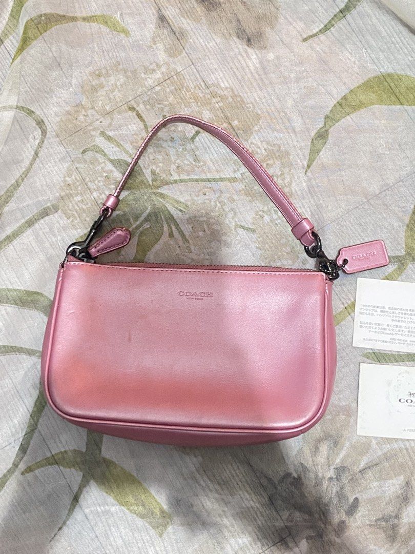 Coach Pink Leather Shoulder Bag (Category: Luxury Bags & Wallets) located in Murcia. Submitted by soojuliaa (Listing ID 1467446289, Image 1). Description: -based on my research it appears that the bag is authentic ( u can research it urself />) -negotiable .