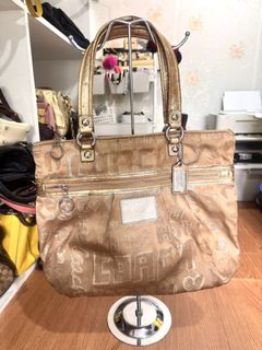 (Category: ) located in . Submitted by poshavenue_boutique (Listing ID 1467574893, Image 1). Description: .
