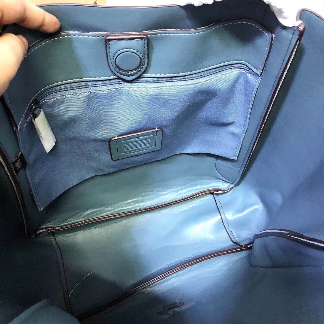 COACH POWDER BLUE HANDBAG (Category: Baby Monitors) located in Angeles City. Submitted by migs_font29 (Listing ID 1467377693, Image 3). Description: .