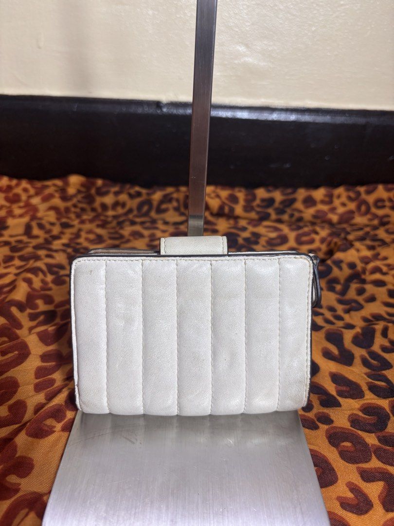 Coach Quilted Wallet (Category: Wallets & Card holders) located in Manila. Submitted by earlylifecrisis3 (Listing ID 1467364496, Image 3). Description: Condition 8/10 Measure it by inch Width: 5.5 Length: 4.5 Depth: 1.5 Handle: 0 •Refund / Returns not allowed allowed •Please do check the dimensions size on labels sometimes are not accurate on the sizing •Ask me before purchasing.