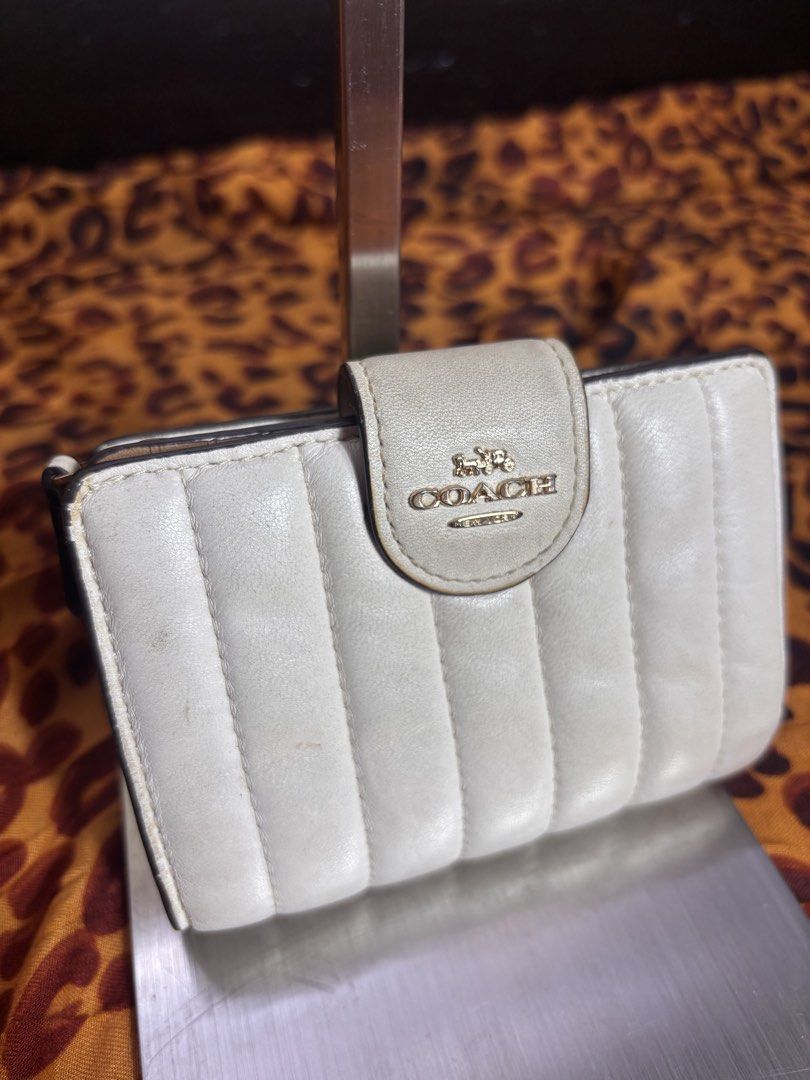 Coach Quilted Wallet (Category: Wallets & Card holders) located in Manila. Submitted by earlylifecrisis3 (Listing ID 1467364496, Image 2). Description: Condition 8/10 Measure it by inch Width: 5.5 Length: 4.5 Depth: 1.5 Handle: 0 •Refund / Returns not allowed allowed •Please do check the dimensions size on labels sometimes are not accurate on the sizing •Ask me before purchasing.