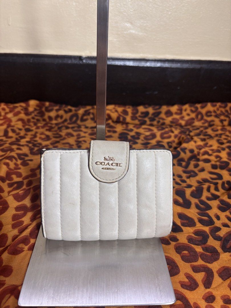 Coach Quilted Wallet (Category: Wallets & Card holders) located in Manila. Submitted by earlylifecrisis3 (Listing ID 1467364496, Image 1). Description: Condition 8/10 Measure it by inch Width: 5.5 Length: 4.5 Depth: 1.5 Handle: 0 •Refund / Returns not allowed allowed •Please do check the dimensions size on labels sometimes are not accurate on the sizing •Ask me before purchasing.