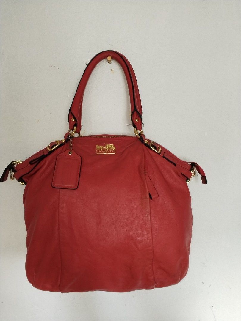 Coach Red (Category: Shoulder Bags) located in Cavite. Submitted by bagssection04 (Listing ID 1467366265, Image 1). Description: coach red large size no strap sign of use lining ng silk sa loob sinulid.