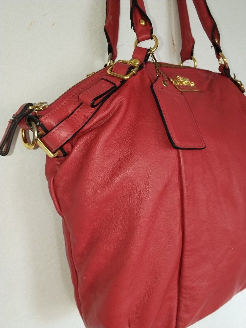 Coach Red (Category: Shoulder Bags) located in Cavite. Submitted by bagssection04 (Listing ID 1467366265, Image 2). Description: coach red large size no strap sign of use lining ng silk sa loob sinulid.