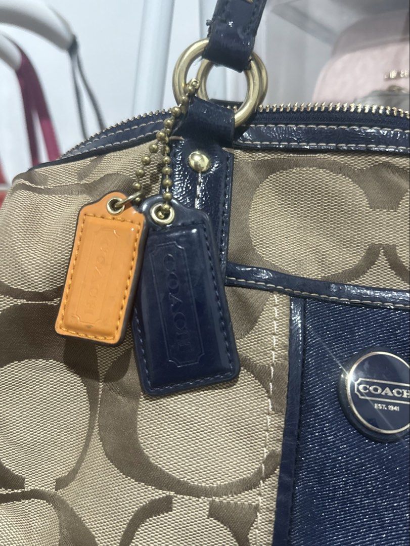 Coach Signature Canvas (Category: Tote Bags) located in San Fernando. Submitted by lei_sheena (Listing ID 1467486100, Image 2). Description: no rubs on canvas with sling issue on handle only: crackings rubber linings super pretty color navy blue in person .