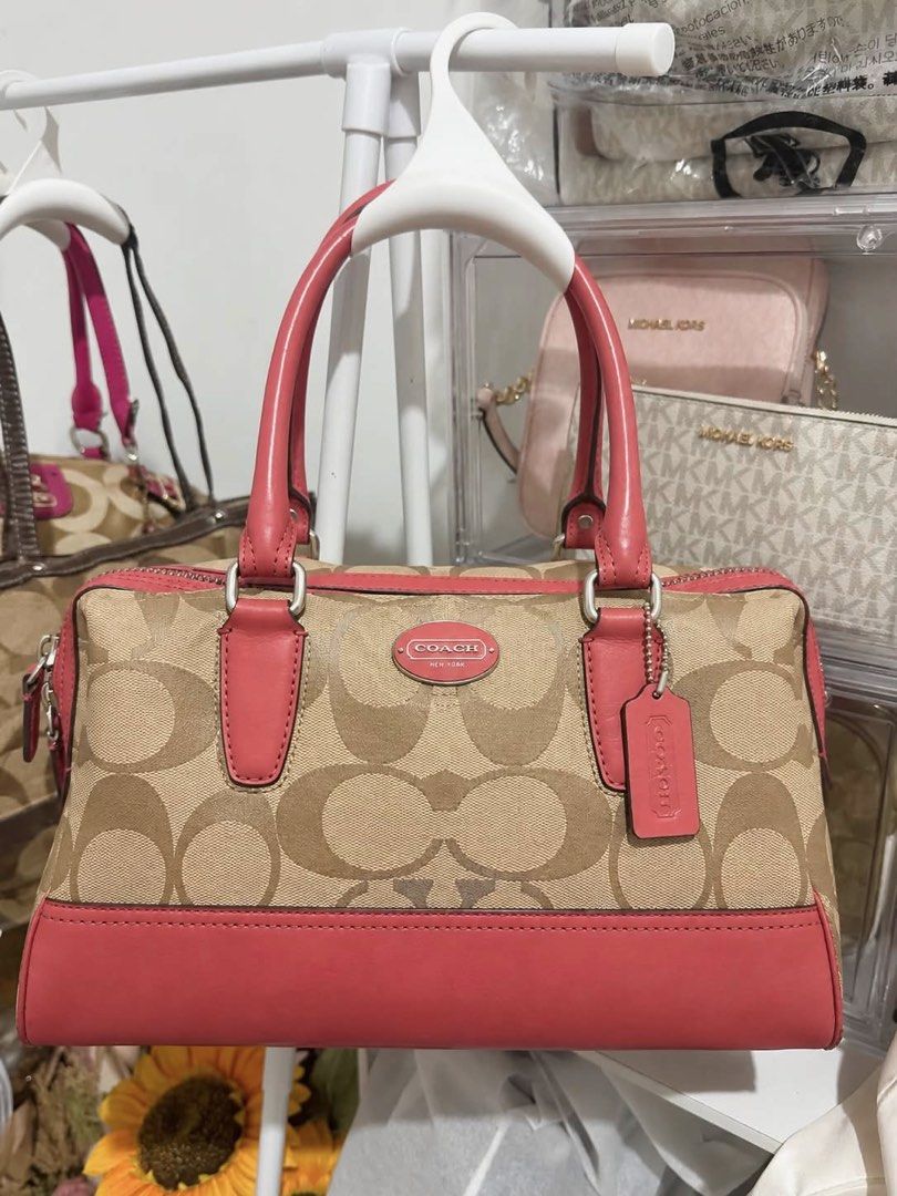 Coach Signature Canvas Satchel (Category: Shoulder Bags) located in San Fernando. Submitted by lei_sheena (Listing ID 1467486521, Image 1). Description: check pics for condi loc: la union.