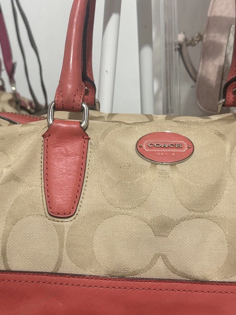 Coach Signature Canvas Satchel (Category: Shoulder Bags) located in San Fernando. Submitted by lei_sheena (Listing ID 1467486521, Image 2). Description: check pics for condi loc: la union.