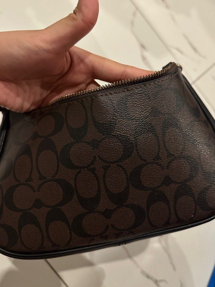 Coach Signature Mini Shoulder Bag (Category: Luxury Bags & Wallets) located in Rizal. Submitted by miss2lyps (Listing ID 1467486558, Image 2). Description: - Pre-loved item; please see photos for actual condition. .