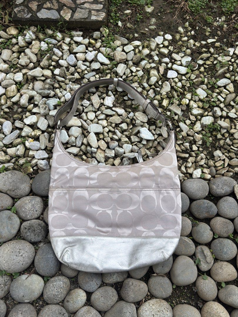 Coach Signature Shoulder Bag (Category: Luxury Bags & Wallets) located in Mandaluyong City. Submitted by kream_ (Listing ID 1467414499, Image 2). Description: Coach Signature Shoulder Bag Rank B — Good condition with minor flaws (check detailed pics) Check detailed pics Manila 📍 DM for more info. .