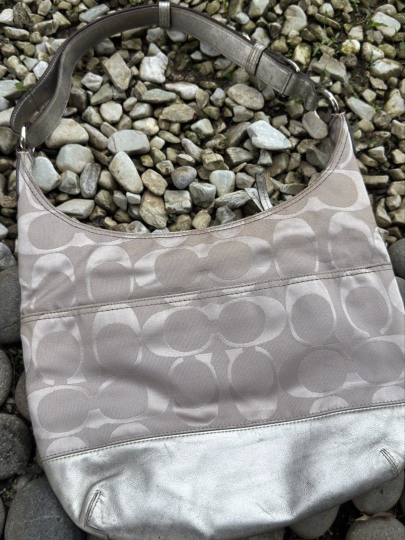 Coach Signature Shoulder Bag (Category: Luxury Bags & Wallets) located in Mandaluyong City. Submitted by kream_ (Listing ID 1467414499, Image 3). Description: Coach Signature Shoulder Bag Rank B — Good condition with minor flaws (check detailed pics) Check detailed pics Manila 📍 DM for more info. .