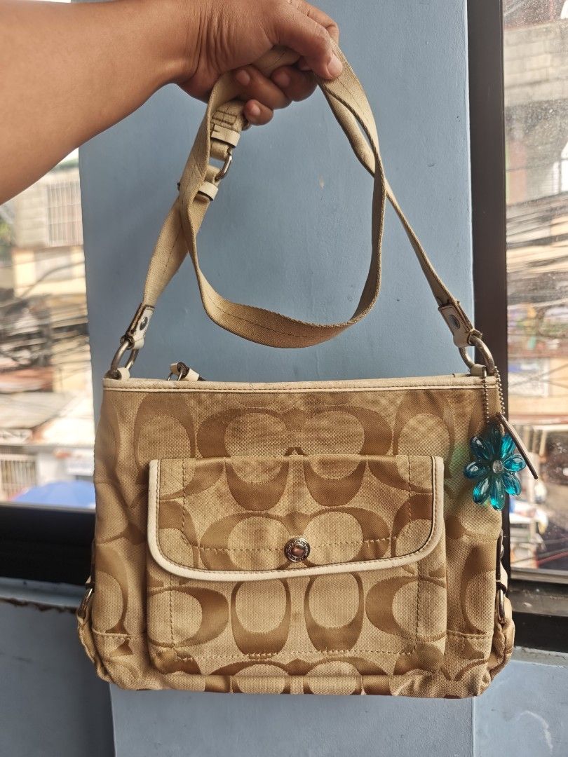 Coach sling bag (Category: Luxury Bags & Wallets) located in Taguig. Submitted by wear.us.ph (Listing ID 1467371644, Image 1). Description: stains and rubs. needs cleaning..