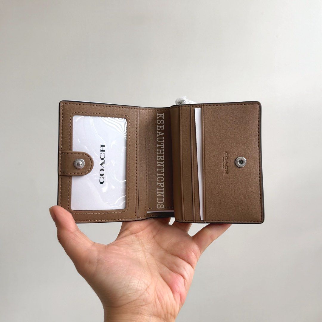 COACH Snap Wallet Rainbow Signature Canvas 🇨🇦 (Category: Wallets & Card holders) located in Pasig City. Submitted by kseauthenticfinds (Listing ID 1467448516, Image 3). Description: 𝗡𝗲𝘄 𝗔𝗿𝗿𝗶𝘃𝗮𝗹✨ Snap Wallet Rainbow Signature Canvas 🇨🇦 Inclusion/s: tag and care card Pasig/Cainta on hand Product Details Signature coated canvas and smooth leather 4 1/4 Inch (L) x 3 1/2 Inch (H) x 1 Inch (W)/ 11cm (L) x 9cm (H) x 2.5cm (W) Three credit 