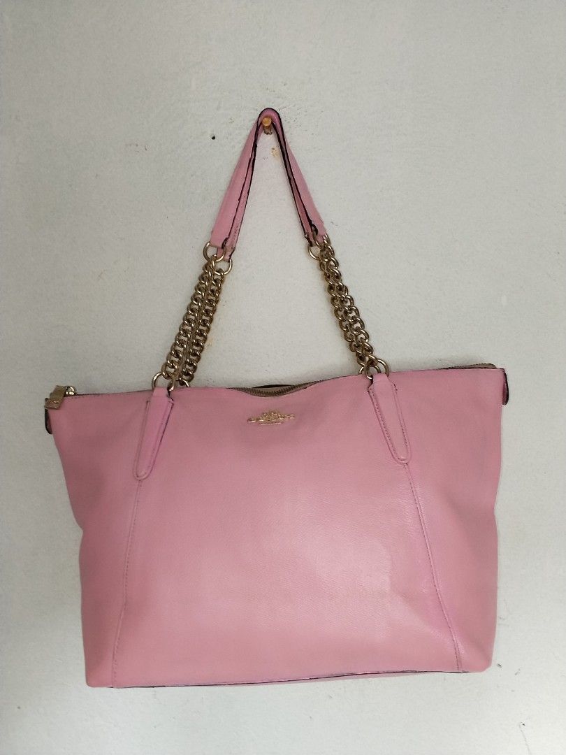 Coach tote (Category: Luxury Bags & Wallets) located in Cavite. Submitted by bagssection04 (Listing ID 1467366499, Image 1). Description: coach tote large size pinkish no issue.