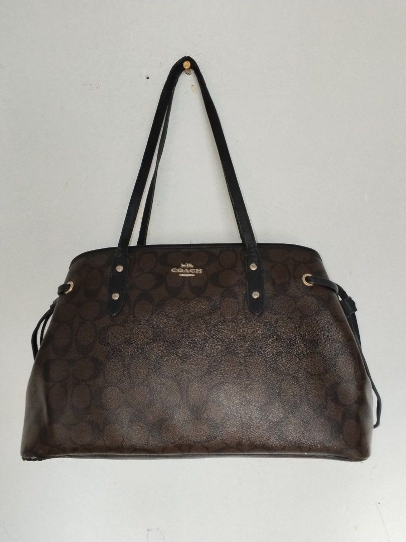 Coach tote bag (Category: Tote Bags) located in Cavite. Submitted by bagssection04 (Listing ID 1467369161, Image 1). Description: coach tote bag made in combodia large size minimal repair in handle to be strong.
