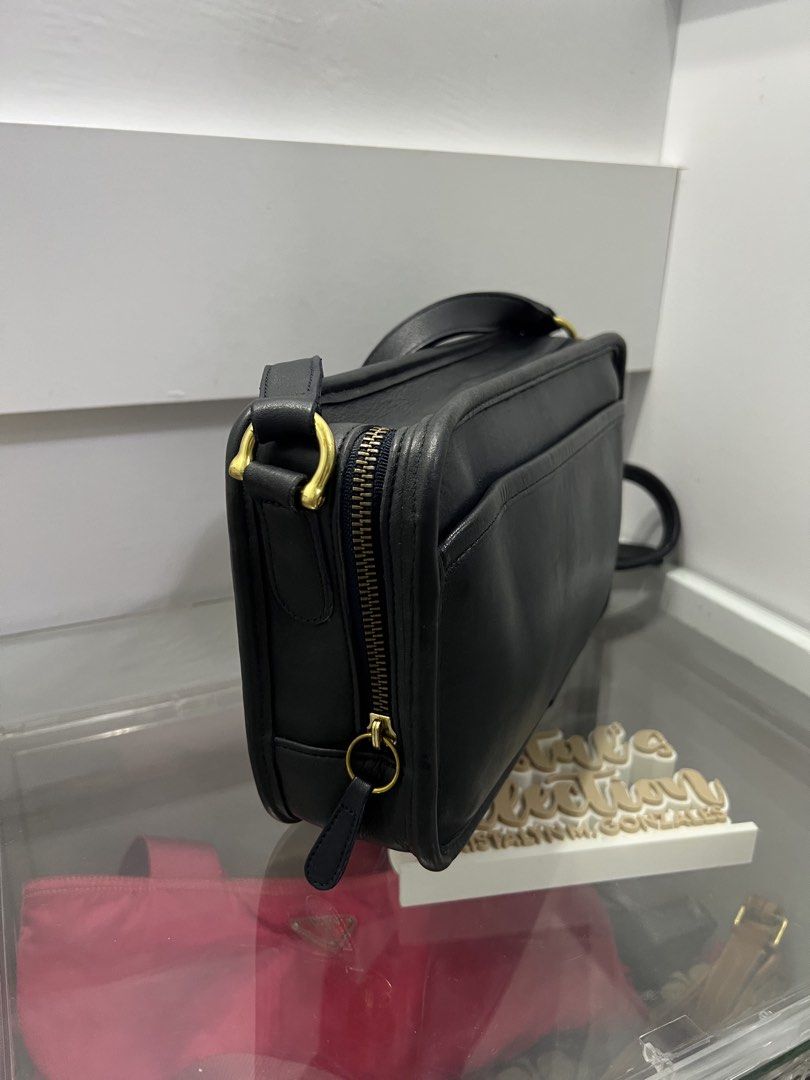 Coach Vintage (Category: Cross-body Bags) located in Cabanatuan. Submitted by cristalcollection (Listing ID 1467449799, Image 2). Description: Co ach Vintage Multi-Compartment Zip in Navy 9974💯 6,480 Php Very good cond. minimal usage only..