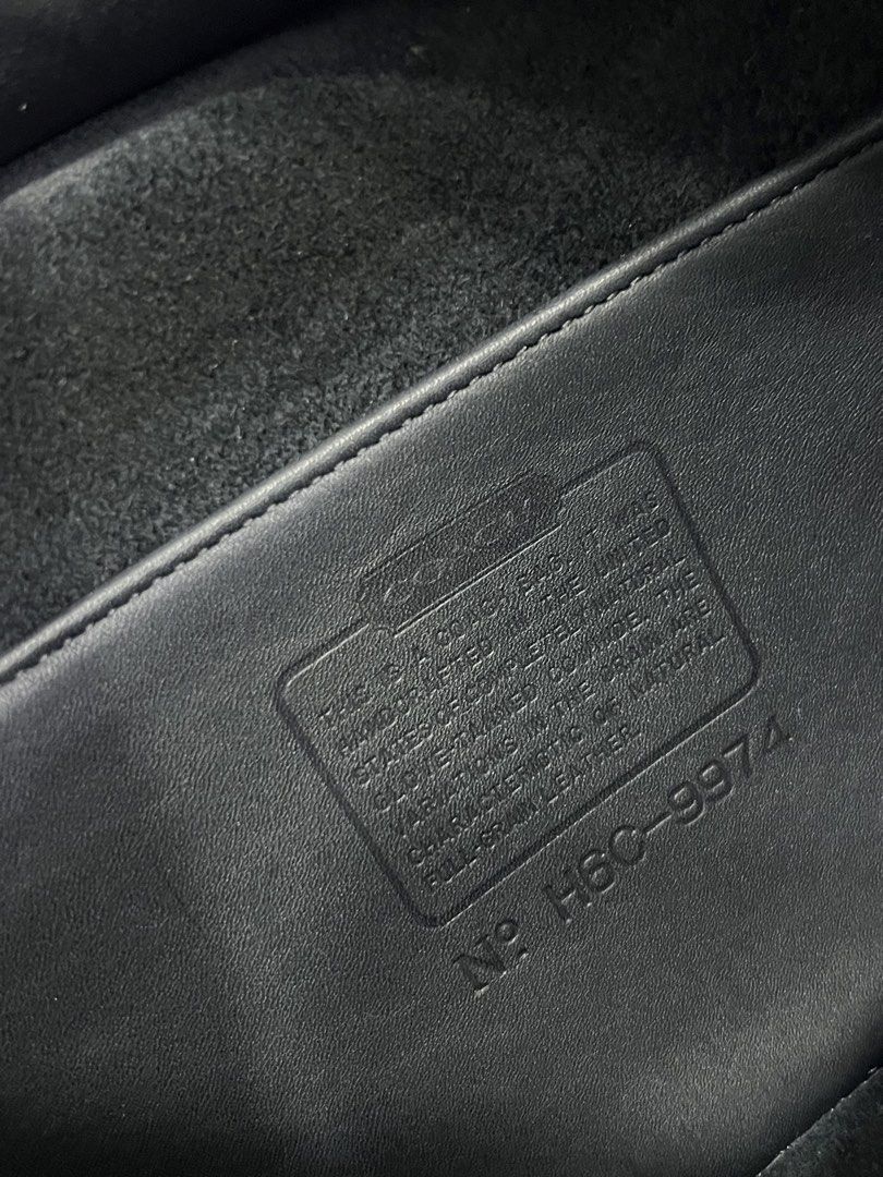 Coach Vintage 9974 (Category: Cross-body Bags) located in Cabanatuan. Submitted by cristalyngonzales (Listing ID 1467369412, Image 3). Description: Co ach Vintage Multi-Compartment Zip in Navy 9974💯 6,480 Php Very good cond. minimal usage only..