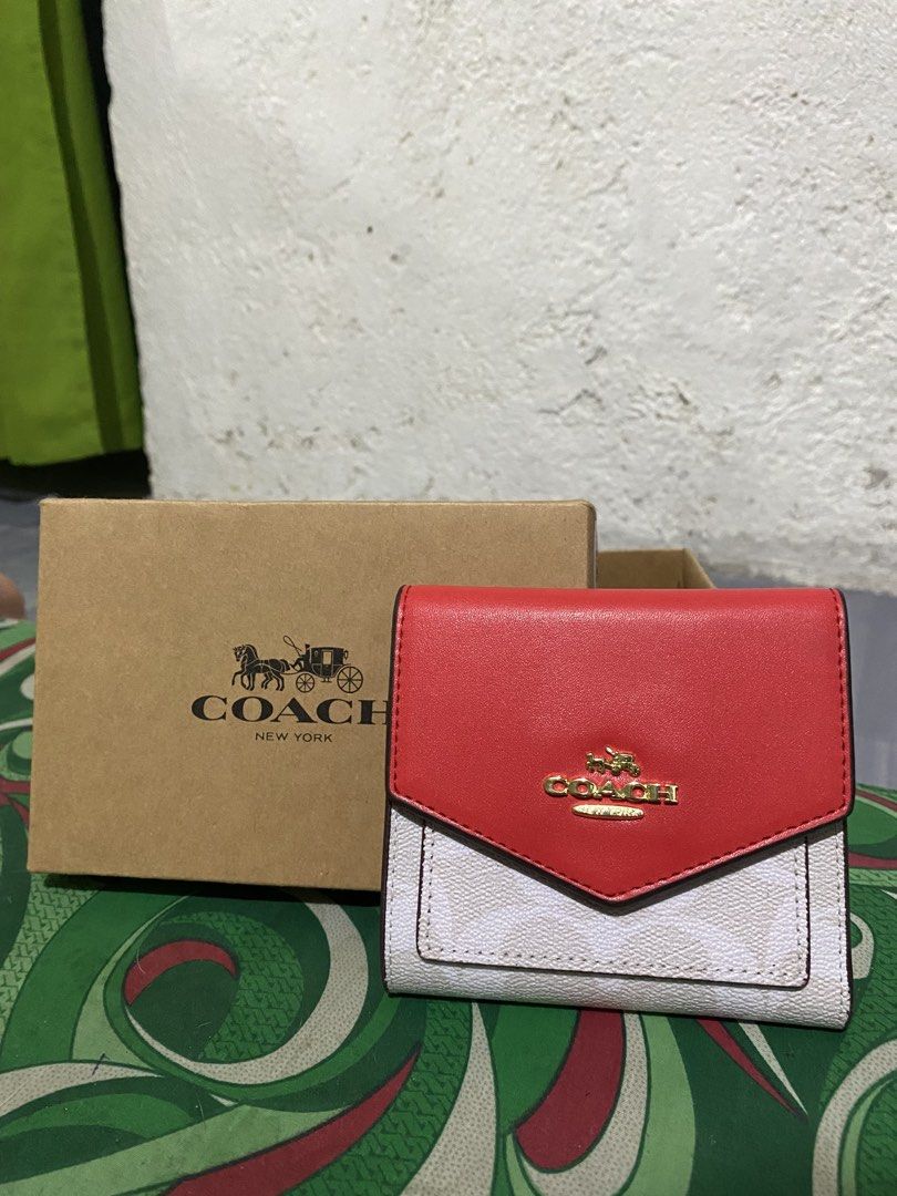 COACH WALLET (Category: Luxury Bags & Wallets) located in Manila. Submitted by marvindathrifts2023 (Listing ID 1467427126, Image 1). Description: .