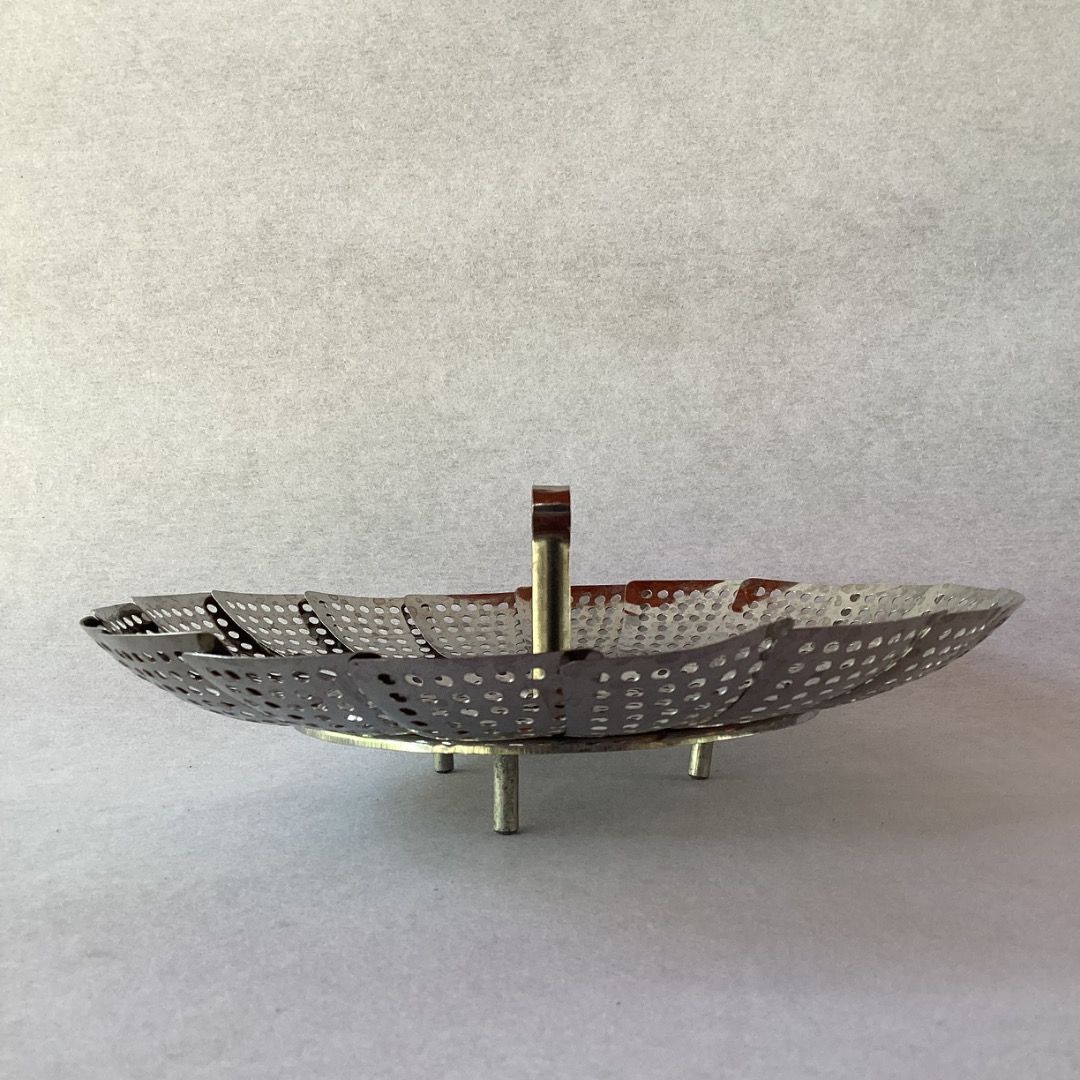 Collapsible Stainless Strainer (Category: Other Kitchenware & Tableware) located in Davao. Submitted by eclectic1925 (Listing ID 1467403798, Image 2). Description: Php50 Collapsible Stainless Strainer H: 3.5 inches L: 9.5 inches Please REVIEW PHOTOS We use 100% repurposed packaging materials SF starts at Php70 via Flash Express First to pay.
