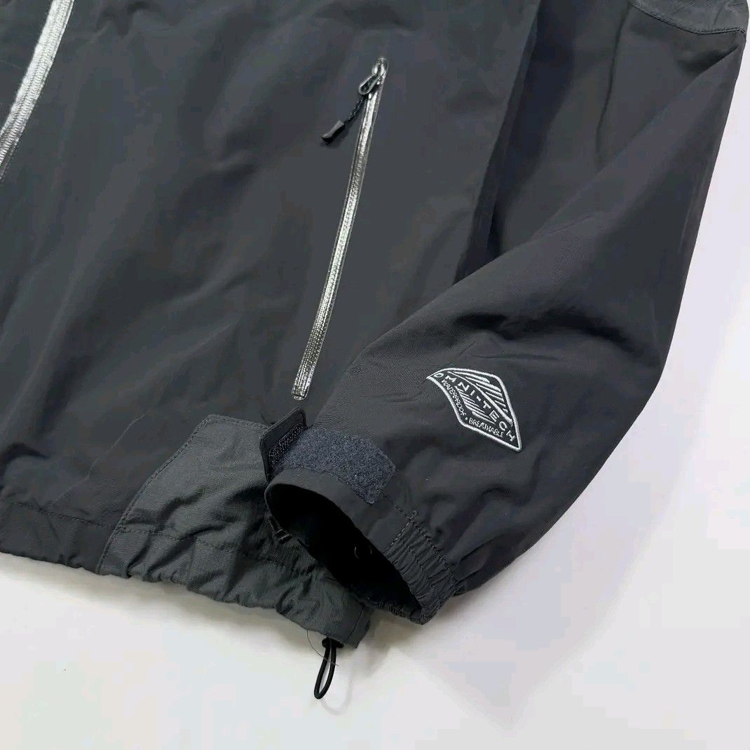 Columbia Waterproof Jacket (Category: Coats, Jackets and Outerwear) located in Caloocan City. Submitted by safecat.4c2916 (Listing ID 1467369694, Image 3). Description: .