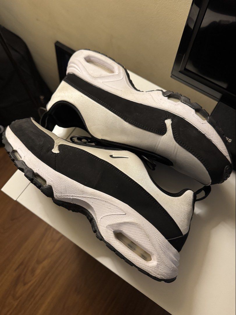 Comme des Garcons (CDG) x Nike Airmax SNDRS (Category: Casual Shoes) located in Mandaluyong City. Submitted by miggybotz (Listing ID 1467563487, Image 2). Description: NIKE X CDG Size 9.5 US Needs a little cleaning. Laces are missing, but still perfectly wearable since it’s a zip-up pair. Selling as is..