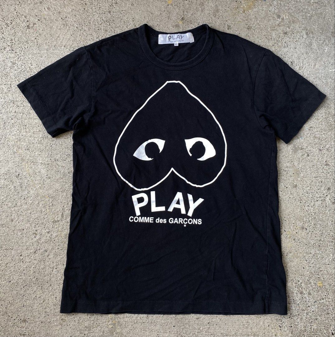 COMME DES GARCONS PLAY BLACK T-SHIRT (Category: Tshirts & Polo Shirts ) located in Kalibo. Submitted by bryaninosa20819 (Listing ID 1467363726, Image 2). Description: COMME DES GARCONS PLAY BLACK T-SHIRT Dimes : 21x28 Excellent Condition Color Rate 9/10 Need Wash 📩📩📩📩.