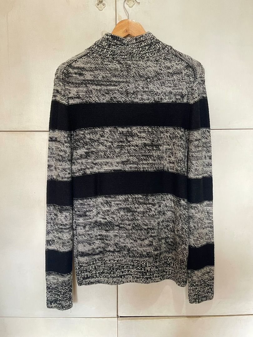 CONCEPT ONE TURTLE-NECK KNITTED LONGSLEEVES SWEATER (Category: Coats, Jackets and Outerwear) located in Manila. Submitted by ako.si.lemmor (Listing ID 1467423723, Image 2). Description: This item is authentic and personal used. Dimes: 19.5X27 (M-L) Color rate: 9/10 Issue: Need wash Shipping at your own cost or pickup Mandaluyong..