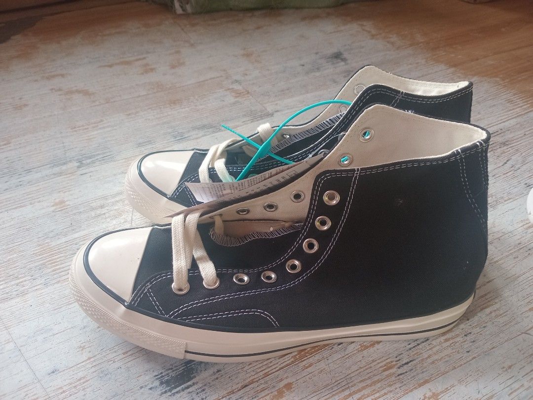Converse Chuck 70 High Top Black (Category: Sneakers) located in Quezon City. Submitted by jdmagallanes29 (Listing ID 1467409559, Image 3). Description: - Brand: Converse Chuck 70 High-Top - Color: Classic Black with Off-White Laces - Condition: Brand new with original tags and green security tie attachef - Size: US 9.5 Mens / UK 9.5 / EUR 43 / 28 cm - Details: Premium canvas upper, rubber toe cap, and contrast stitching - Origin: Made in Vietnam