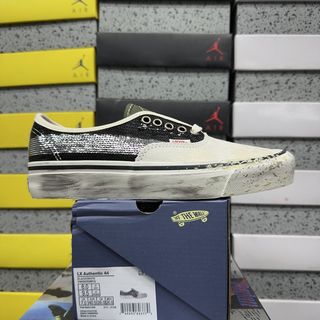 (Category: ) located in . Submitted by pickplanet_sneaker_shirt (Listing ID 1467522925, Image 1). Description: .