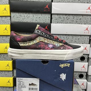 (Category: ) located in . Submitted by pickplanet_sneaker_shirt (Listing ID 1467389182, Image 1). Description: .