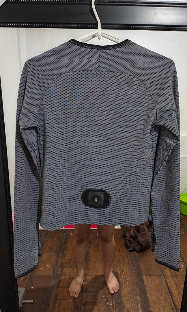 Cop copine (Category: Longsleeves) located in Pasig City. Submitted by huntpicked (Listing ID 1467564064, Image 2). Description: vintage cop copine technical long sleeve top in good condition fits to medium frame..