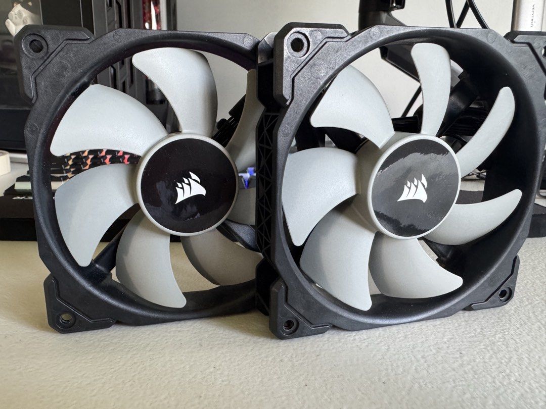 Corsair Case Fan ML Series (Category: Computer Parts) located in Iloilo. Submitted by prydain4156 (Listing ID 1467363211, Image 1). Description: Selling two of my Corsair case fans from my Corsair H100i Pro for 800php No issues! Rfs: decluttering Pm for more info!🫡.