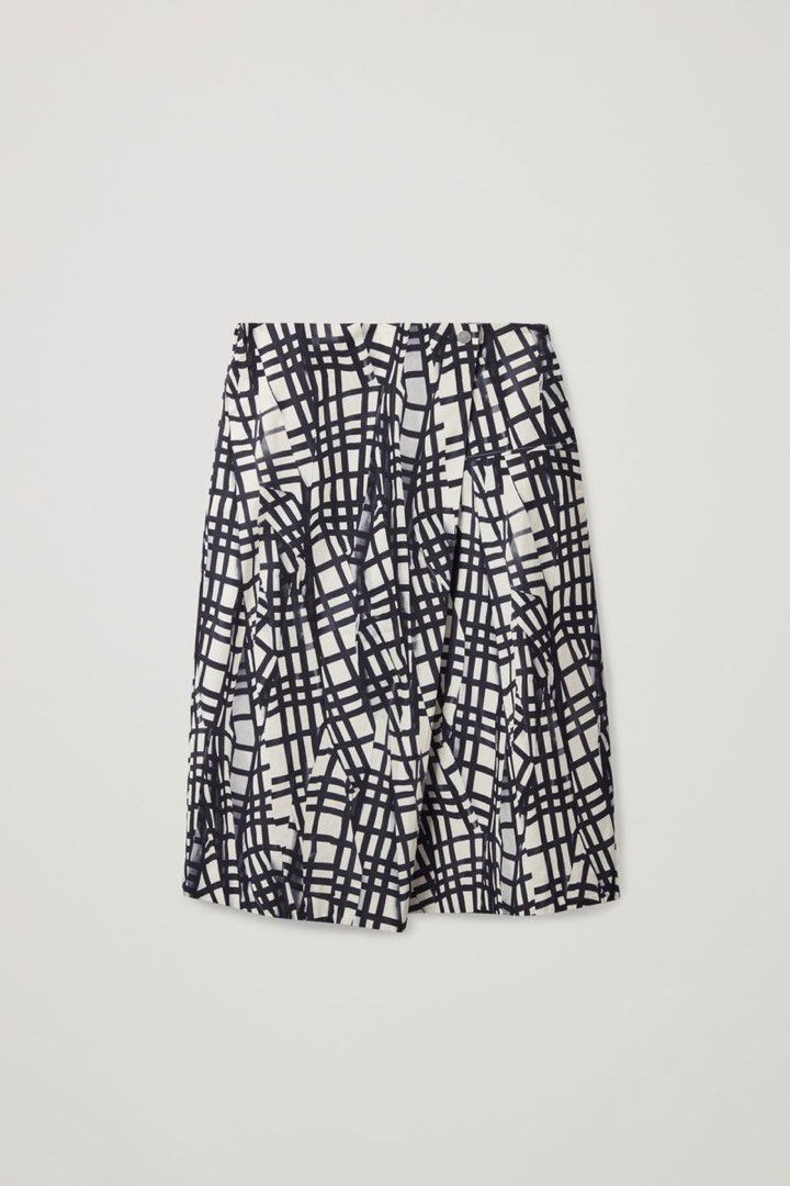 COS Check Cotton Skirt (Category: Skirts) located in Batangas. Submitted by buy3get1freerandom (Listing ID 1467397467, Image 3). Description: Product ID: 0835722 0 Waist : 26”-28” via tape measure Length: 29” via tape measure Condition: 9/10 Flaw/s: None ✅ Both side pockets 📌 FIRST TO PAY BASIS 📌 Please manage your expectations, as these are preloved items. 📌 No when worn photos Message me to get this item! 😎.