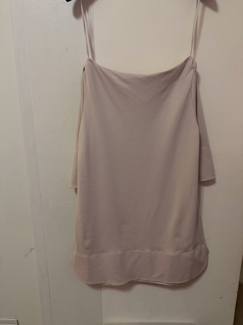 COS longsleeve cotton blouse XS (Category: Blouses) located in San Pablo. Submitted by iamtrina (Listing ID 1467405941, Image 3). Description: Laid flat pit to pit 16” Length from neckline down 26.5” Laid flat Waist measures 16” .