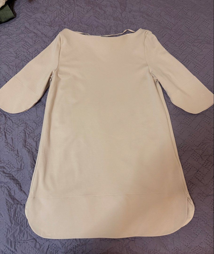 COS longsleeve cotton blouse XS (Category: Blouses) located in San Pablo. Submitted by iamtrina (Listing ID 1467405941, Image 2). Description: Laid flat pit to pit 16” Length from neckline down 26.5” Laid flat Waist measures 16” .