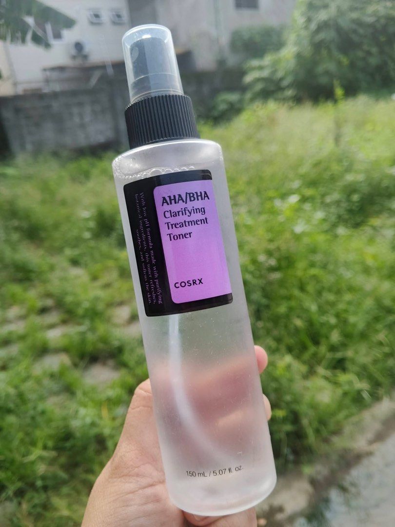 COSRX AHA/BHA Clarifying Treatment Toner 150ml (Category: Face Care) located in Manila. Submitted by ladiiiis (Listing ID 1467397413, Image 1). Description: - Authentic COSRX AHA/BHA Clarifying Treatment Toner - Size: 150 ml / 5.07 fl. oz. - Condition: Around 3/4 full (see liquid line) - Packaging: Clear bottle with spray nozzle and black cap - Popular Korean chemical exfoliant for clear skin.